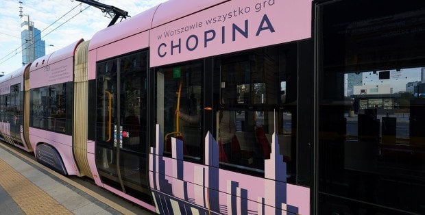 Specjalny tramwaj z muzyką Chopina na torach w Warszawie