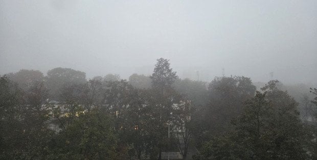 Mgła na Mazowszu, są alerty IMGW. Ekspert przestrzega kierowców