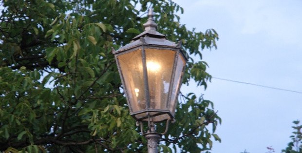 Warszawskie latarnie mają reagować na warunki panujące na chodniku