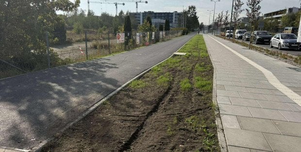 Niszczą Wilanów na elektrycznych pojazdach. Mieszkańcy mają dość „wandali rowerowych”