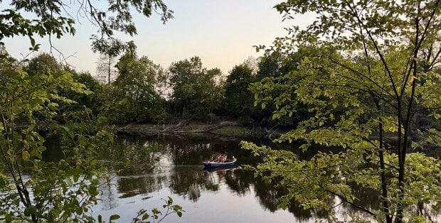 Wejście do parku w Otwocku Wielkim za opłatą. Trafi na utrzymanie obiektu