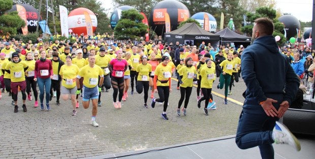 Zamknięte ulice, autobusy kierowane na objazdy. Siódmy Bieg z euforią w Wawrze