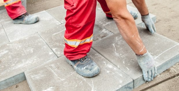 Remont zniszczonych chodników na Sobieskiego będzie ukończony