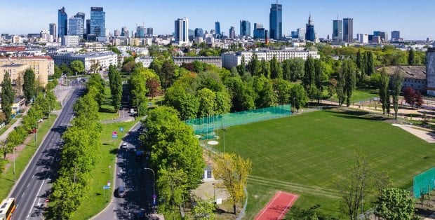 Budowa hali na Skrze i modernizacja ośrodka Polonii przegłosowane. Pójdzie na to ponad 1 mld zł