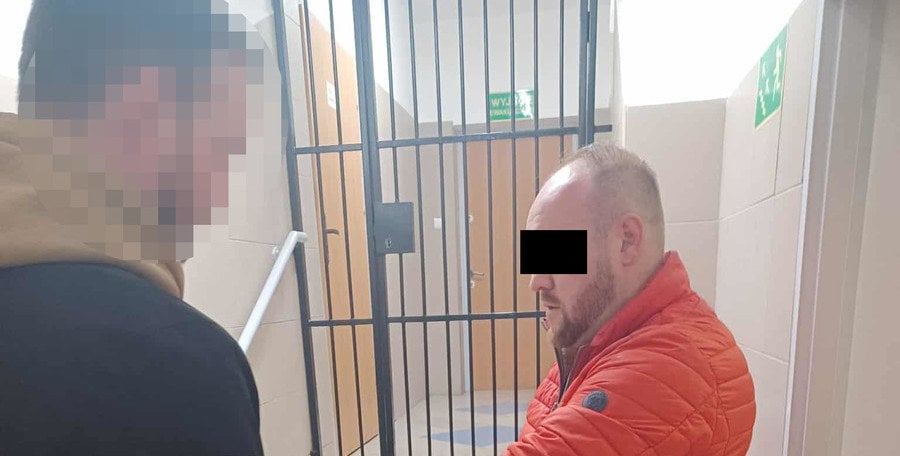 Uderzył w bariery przy Powązkowskiej. 34-latek z zarzutami posiadania i sprzedaży narkotyków