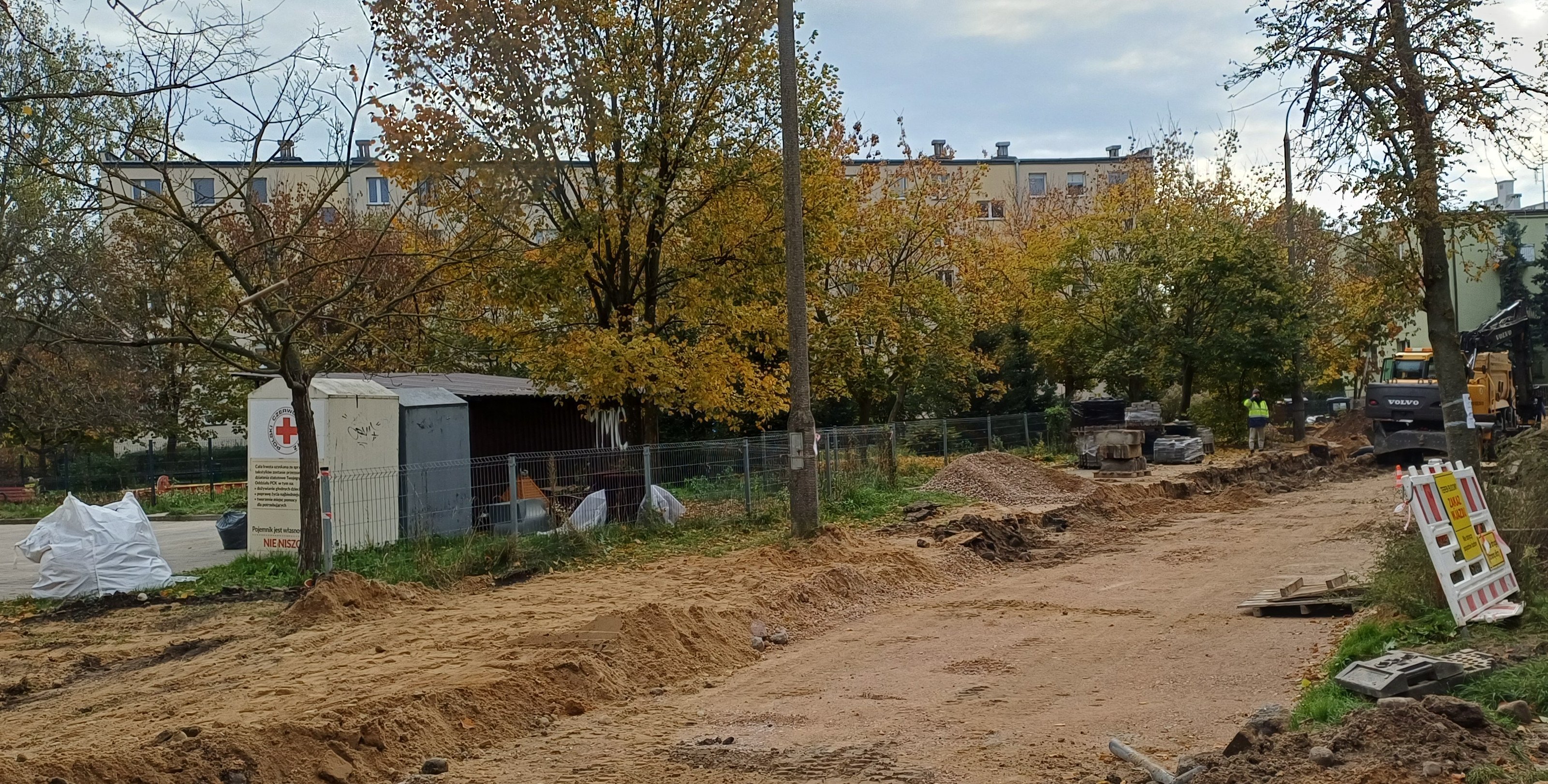 Uciążliwe prace nie mają końca. Mieszkańcy ulicy Błonie skarżą się na remont