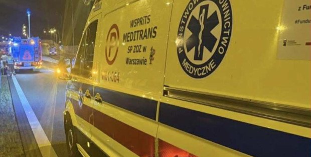 Karambol na dojeździe do S8. Zderzyło się 13 samochodów, są osoby ranne