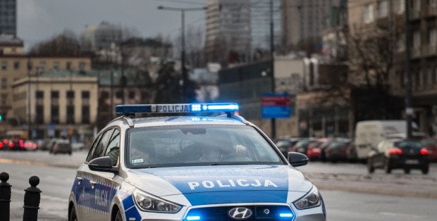 Poszukiwany notą Interpolu w rękach policji. Wpadł, bo nie ruszył na zielonym