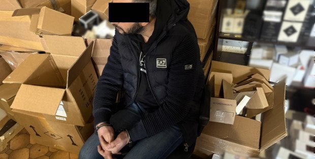 Podrobione kosmetyki za 25 mln zł. Trzy osoby zatrzymane pod Warszawą