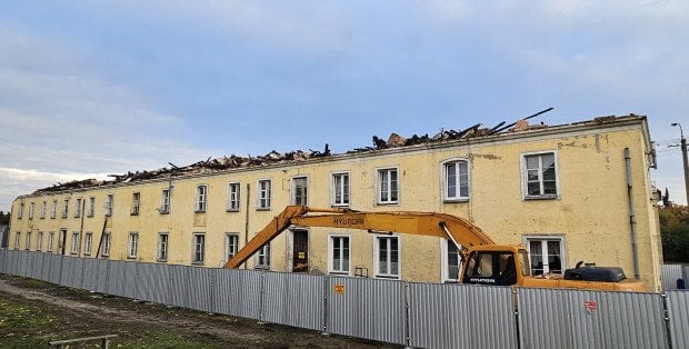 Po czterech miesiącach od pożaru ruszyła rozbiórka kamienicy