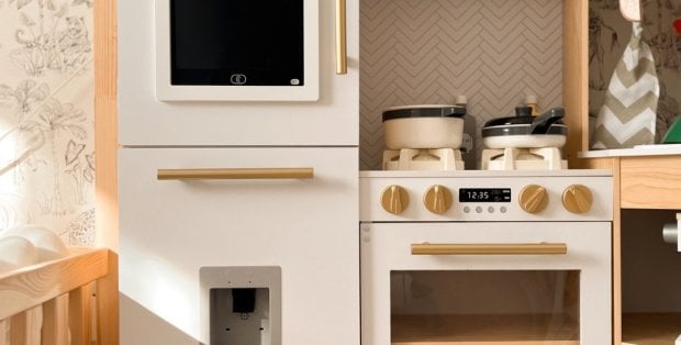 Kuchnia dla dzieci drewniana czy plastikowa - jaką wybrać?