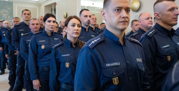 Pół miliona dla policjantów. R. Trzaskowski wręczył nagrody
