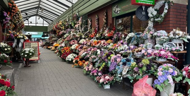 Ile w tym roku zapłacimy za znicze i świece i które są najpopularniejsze?