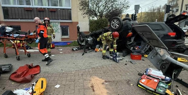 Wypadek w Pruszkowie. Siedem osób, w tym dwoje dzieci rannych