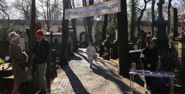 Kwesta na Starych Powązkach. „To nasza współczesna tradycja”