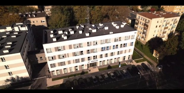 Pościg w Pruszkowie. Uciekający przed policją kierowca skody usłyszy dziś zarzuty