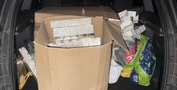 Nie zapłacili akcyzy. Policjanci przejęli 28 tys. sztuk papierosów i 17 kg krajanki tytoniowej