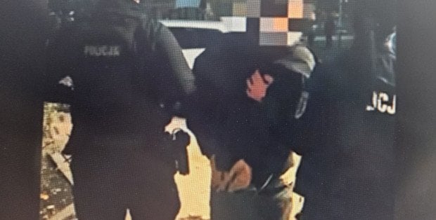 W mieszkaniach i piwnicach mieli trzymać narkotyki. Sześć osób w areszcie