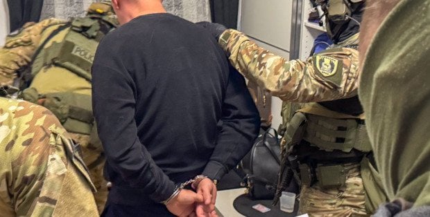 Akcja policji przy Brzeskiej. Rozbili grupę dilerów, osiem osób z zarzutami