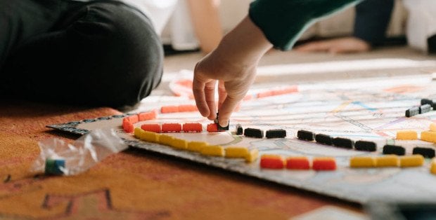Rodzinne wieczory z planszówkami – 4 gry, które pokochają dzieci i dorośli