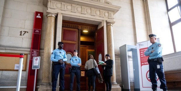 Były prezydent Francji Nicolas Sarkozy wychodzi z więzienia