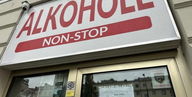 „Czujemy sie bezpieczniej”. Mieszkańcy Śródmieścia o zakazie sprzedaży alkoholu