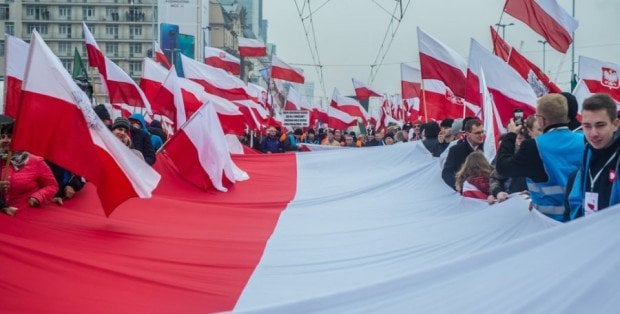 Dziś ulicami stolicy przejdzie Marsz Niepodległości. Start z ronda Dmowskiego