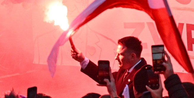 Sławomir Mentzen zostanie ukarany za race na Marszu Niepodległości? Policja zapowiada wniosek