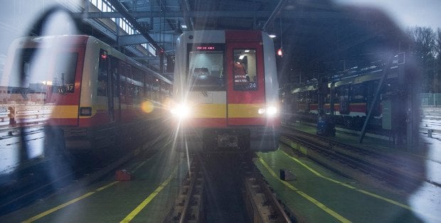 Utrudnienia na M1. Zamkniętych 10 stacji metra [KOMUNIKACJA ZASTĘPCZA]