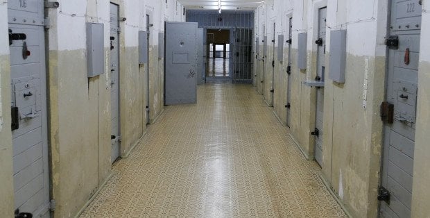 Atak nożem na Bielanach. Areszt dla podejrzanej 39-latki