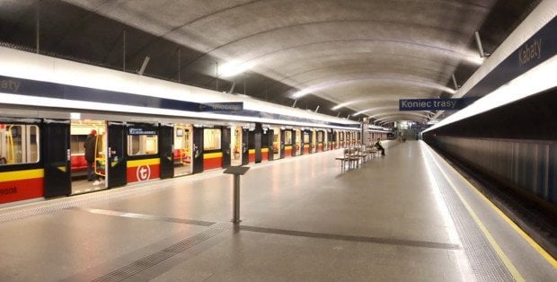 Koniec utrudnień w warszawskim metrze. M1 kursuje na całej trasie