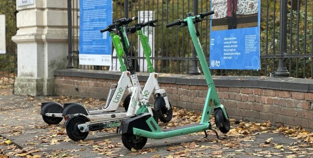 Wola bliżej ograniczenia parkowania e-hulajnóg. Burmistrz zapowiada spotkanie