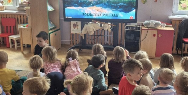 Spadek liczby dzieci w Warszawie. Miasto zaczyna łączyć i wygaszać przedszkola