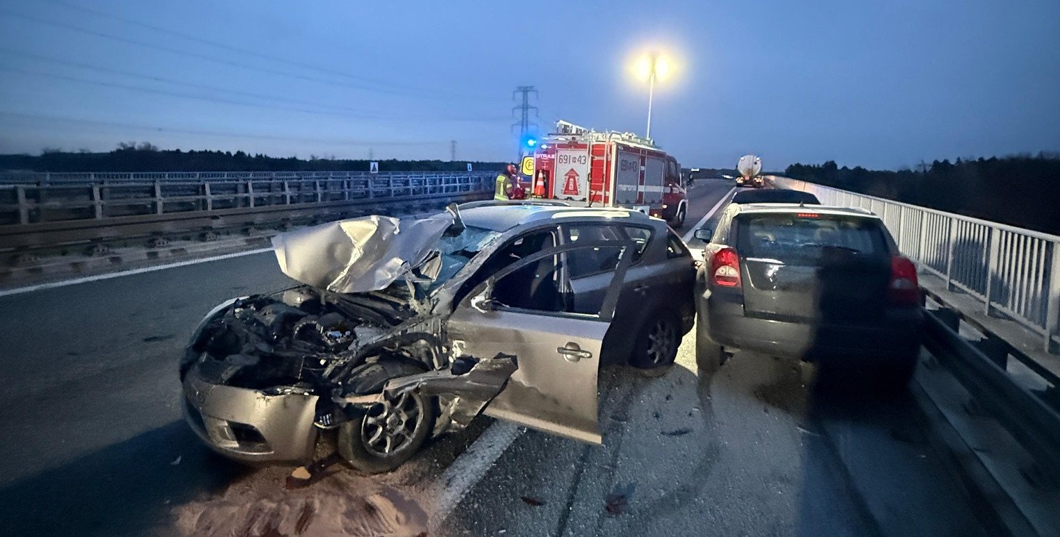 Wypadek na S8 w Wyszkowie. Jedna osoba ranna, droga zablokowana