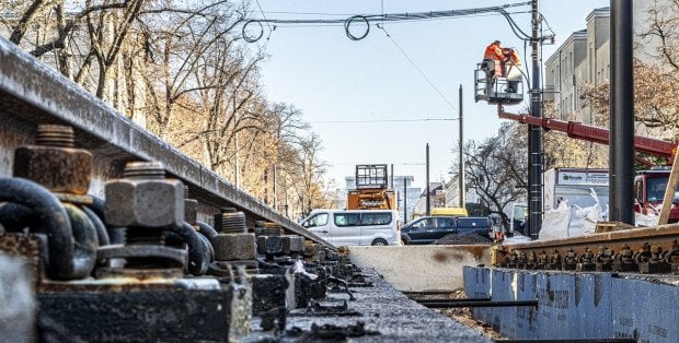 Prace drogowe na Mokotowie i Ochocie. Zmiany w kursowaniu tramwajów