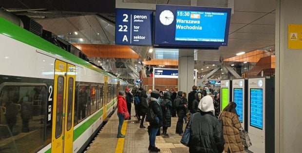 Utrudnienia na kolei w Warszawie. Opóźnione pociągi KM i SKM