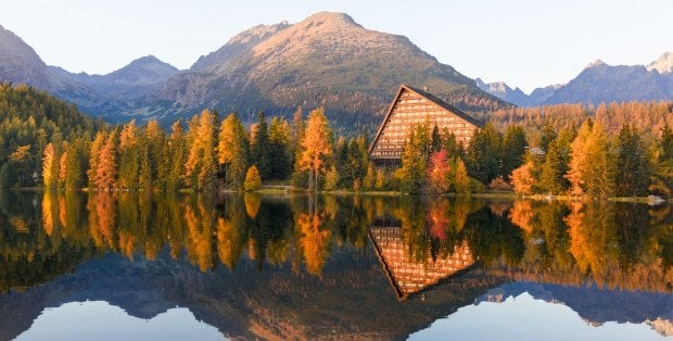 Gdzie w góry za granicę jesienią? Szczyty na Słowacji i Rumunii, które zachwycą Cię kolorami