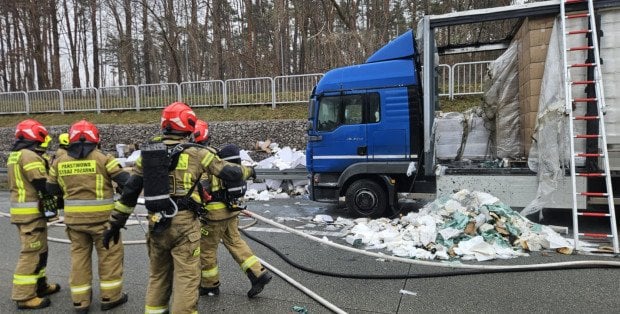 Pożar ciężarówki na S7 koło Grójca. Są utrudnienia