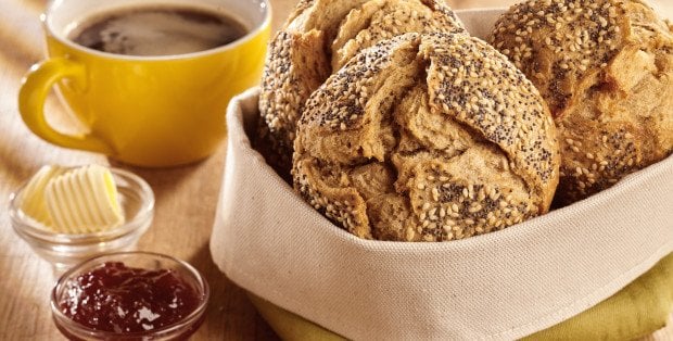 Zdrowy początek dnia – dlaczego warto jeść pieczywo na śniadanie?