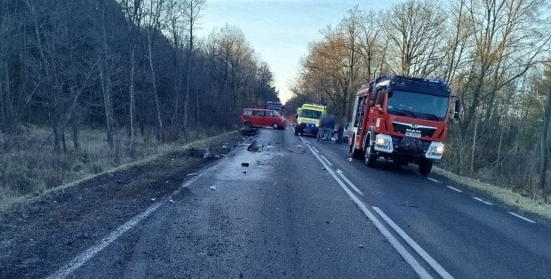 Wypadek pod Wyszkowem. Trzy osoby ranne, lądowało LPR