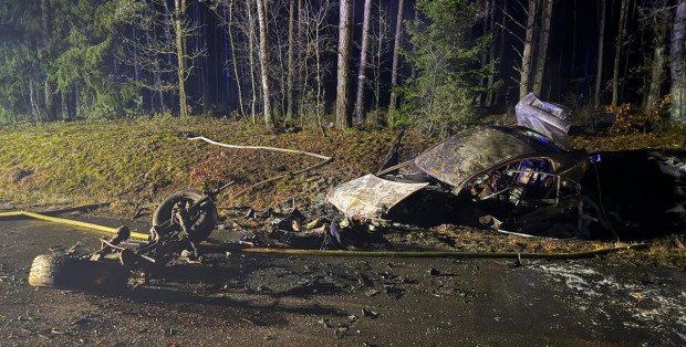 Jechał po alkoholu i narkotykach, zginął on i trzy inne osoby. Śledztwo umorzone