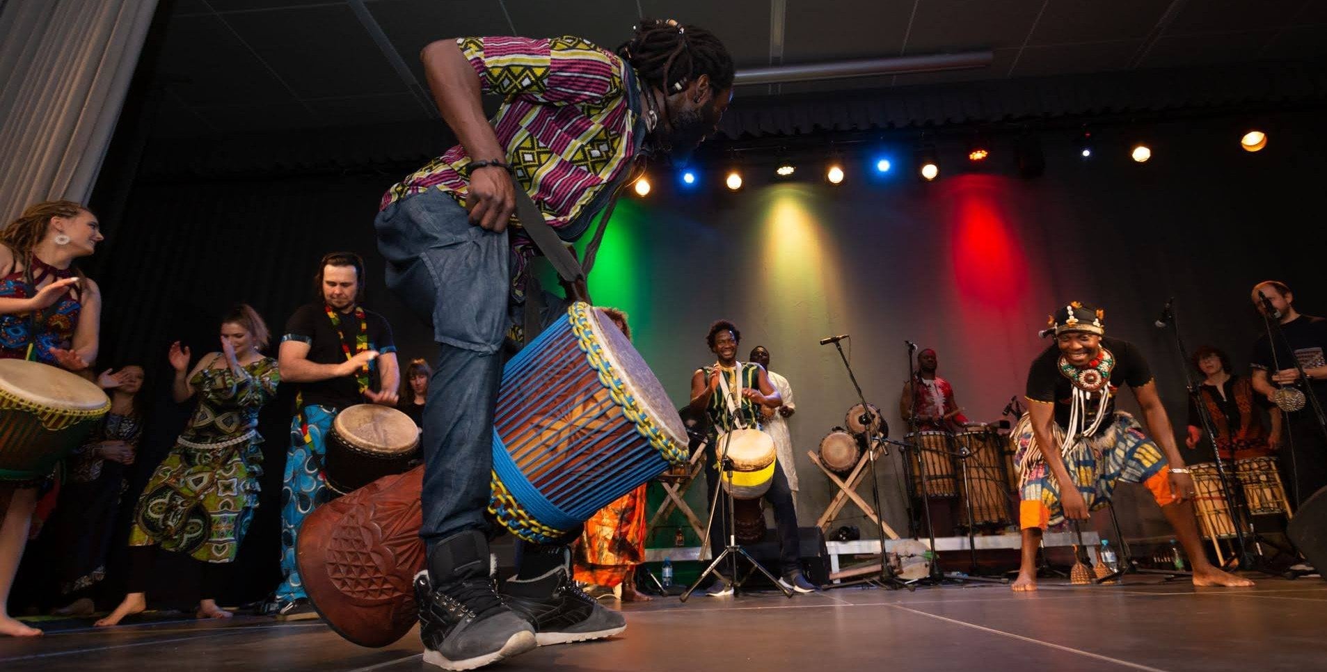 Warszawa rozbrzmi afrykańskimi bębnami. Around The Rhythm pod patronatem RDC