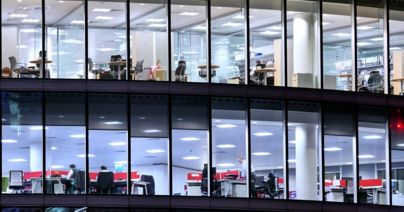 Fala zwolnień grupowych w Krakowie. „Dziś AI robi to 100 razy szybciej”