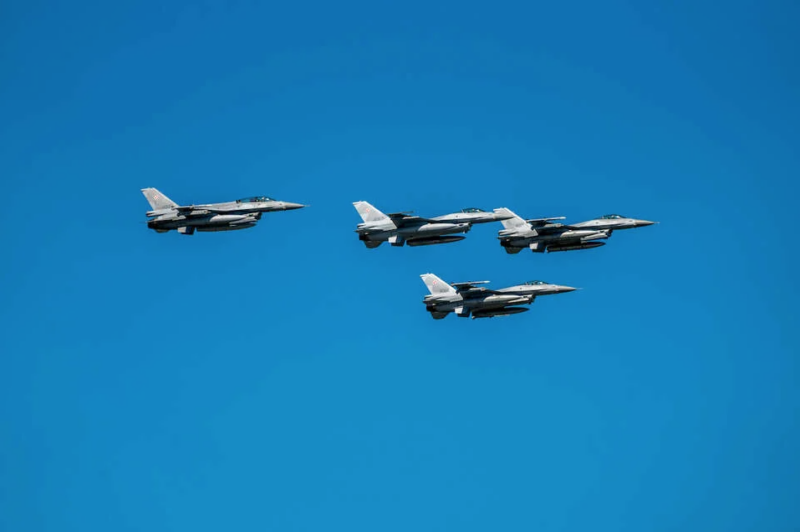 Zmasowany atak Rosji na Ukrainę. W Polsce poderwano myśliwce