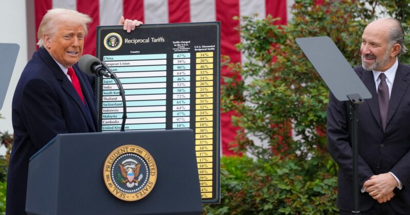 Ekonomista o korzyściach z „wojny celnej” Donalda Trumpa. „Jeśli komuś nie zależy akurat na iPhone’ie”