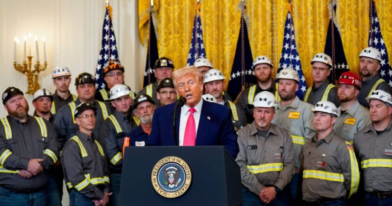 Donald Trump ogłasza nowe dekrety. Węgiel „minerałem krytycznym” w USA