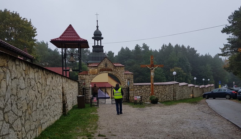 Wieś walczy z kontrowersyjną wspólnotą ojca Galusa. „Mamy się nawrócić albo wyprowadzić”