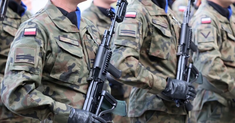 Żandarmeria zaplombowała magazyny wojskowe. Źródła Onetu: powodem są masowe kradzieże mundurów