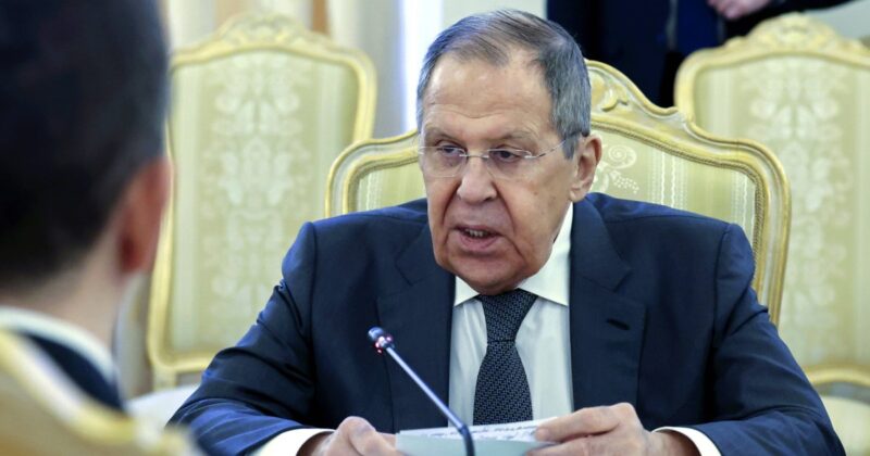 Siły pokojowe w Ukrainie. Siergiej Ławrow mówi o „nazistowskim reżimie”