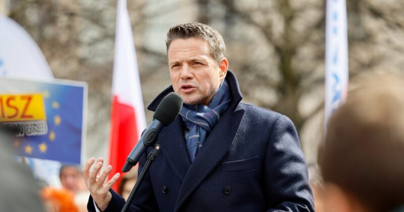 Politicians in shock after attempted attack on Rafał Trzaskowski. "Time to come to our senses"